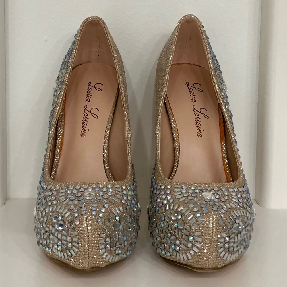 Lauren Lorraine Vanna 2 Pumps